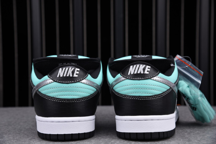 diamond S*pply co. x dunk low pro sb 